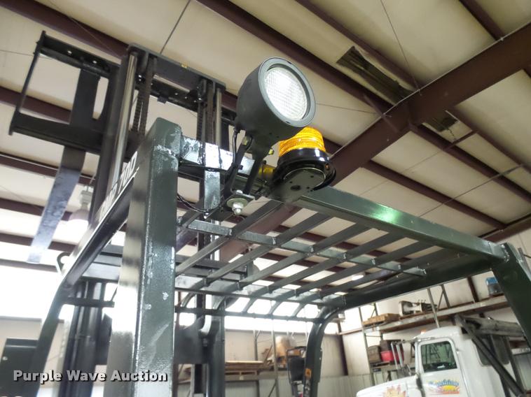 image for item CC9170 2001 Clark CMP70D forklift