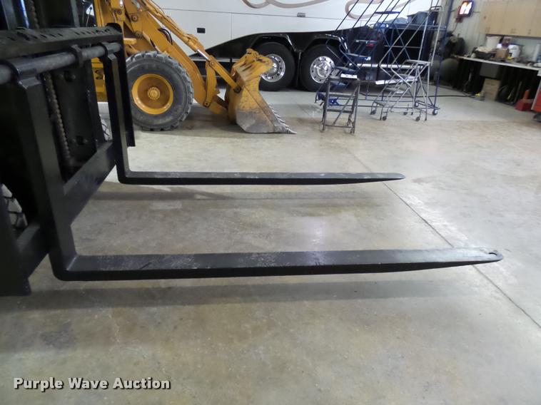 image for item CC9170 2001 Clark CMP70D forklift