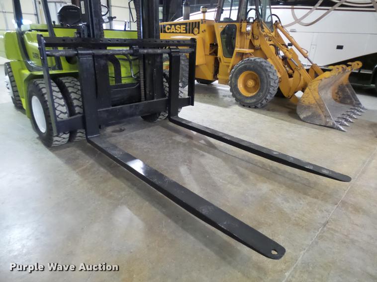 image for item CC9170 2001 Clark CMP70D forklift