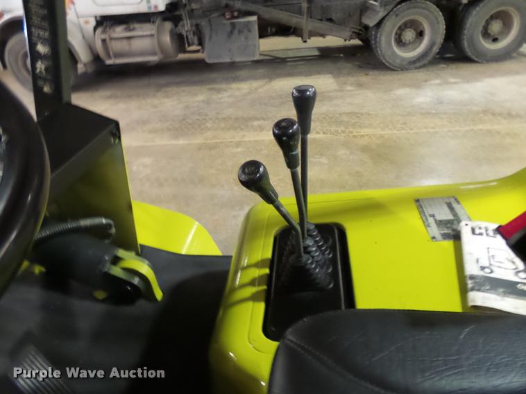 image for item CC9170 2001 Clark CMP70D forklift