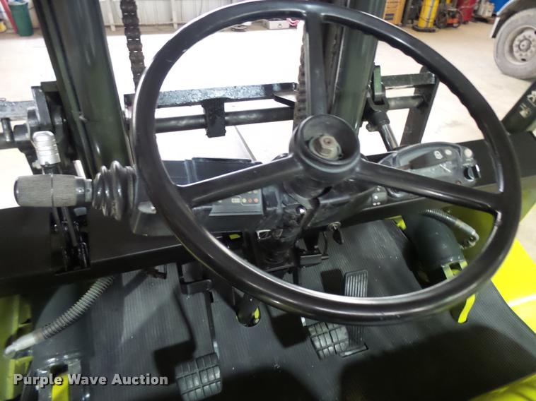 image for item CC9170 2001 Clark CMP70D forklift