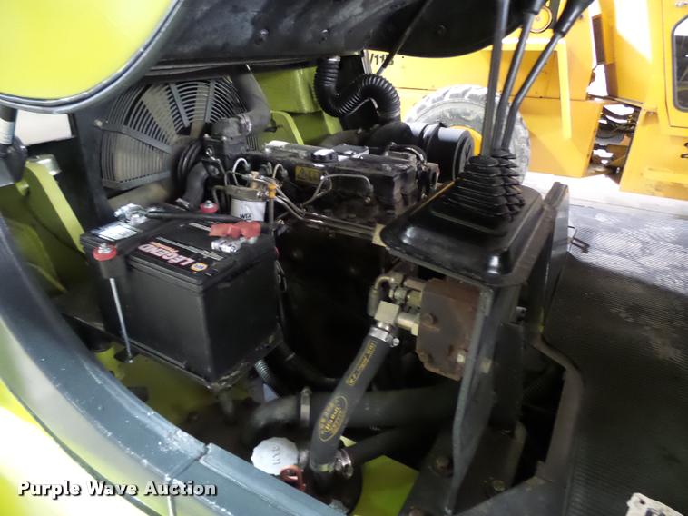 image for item CC9170 2001 Clark CMP70D forklift