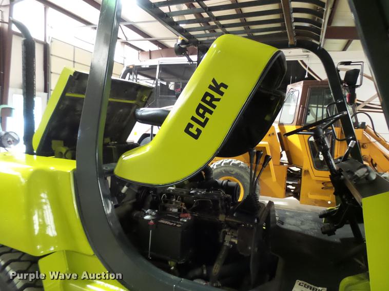 image for item CC9170 2001 Clark CMP70D forklift