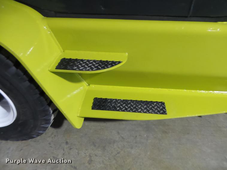 image for item CC9170 2001 Clark CMP70D forklift