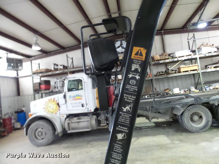 image for item CC9170 2001 Clark CMP70D forklift