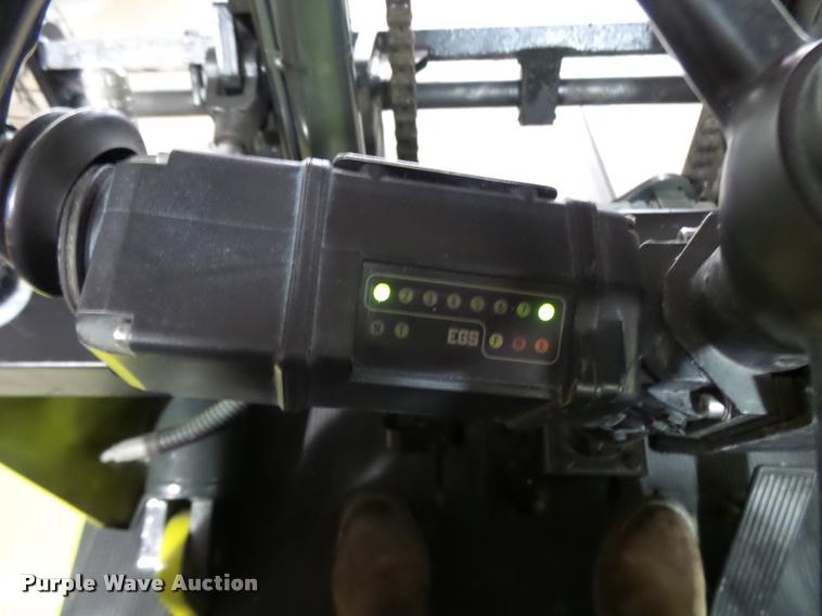 image for item CC9170 2001 Clark CMP70D forklift