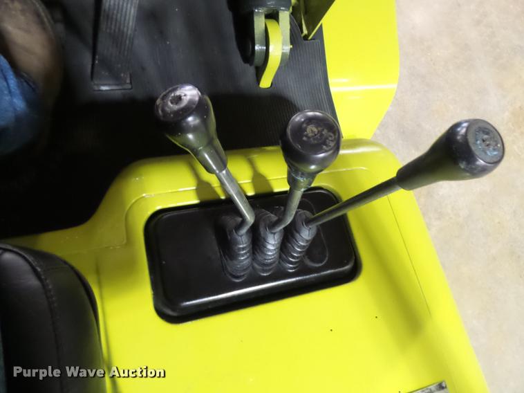 image for item CC9170 2001 Clark CMP70D forklift