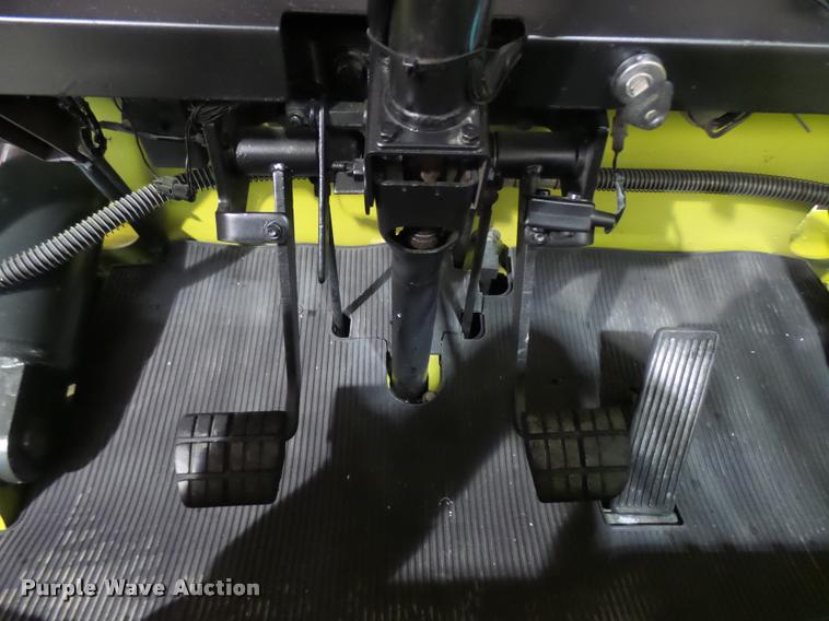 image for item CC9170 2001 Clark CMP70D forklift