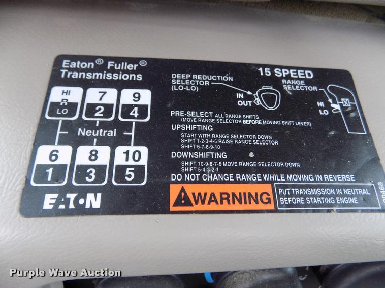 image for item DA0685 2002 Mack CH613 semi truck