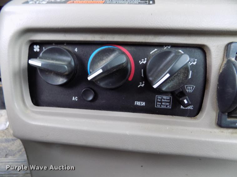 image for item DA0685 2002 Mack CH613 semi truck