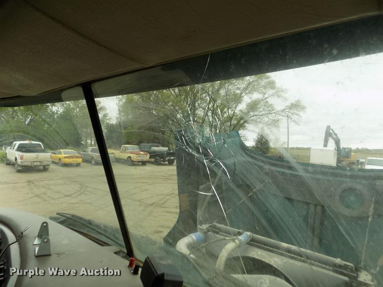 image for item DA0685 2002 Mack CH613 semi truck