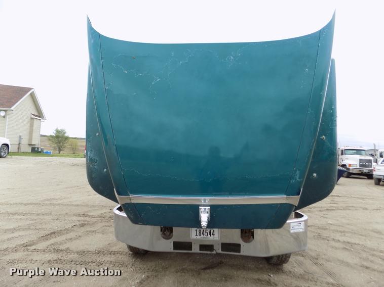 image for item DA0685 2002 Mack CH613 semi truck