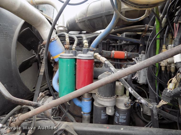 image for item DA0685 2002 Mack CH613 semi truck