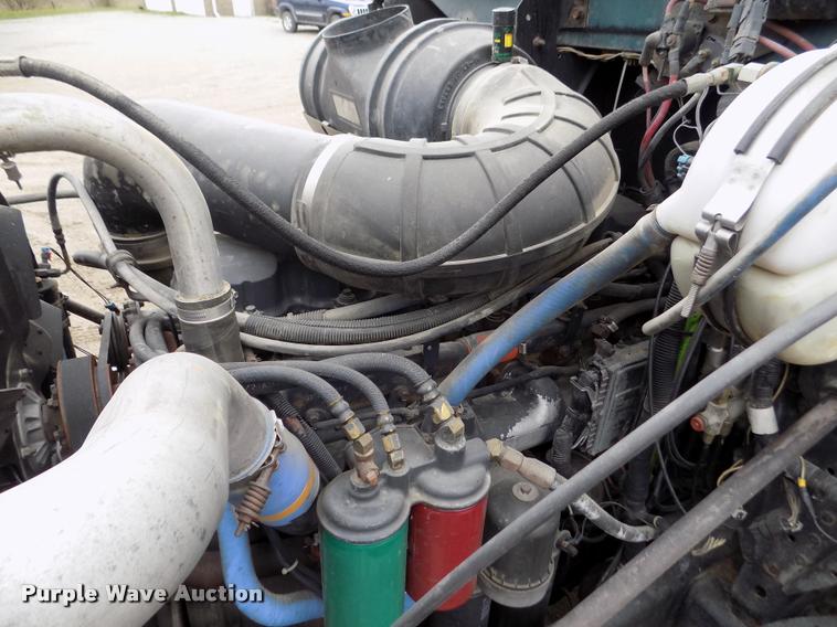 image for item DA0685 2002 Mack CH613 semi truck