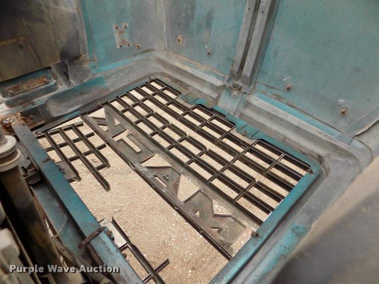 image for item DA0685 2002 Mack CH613 semi truck