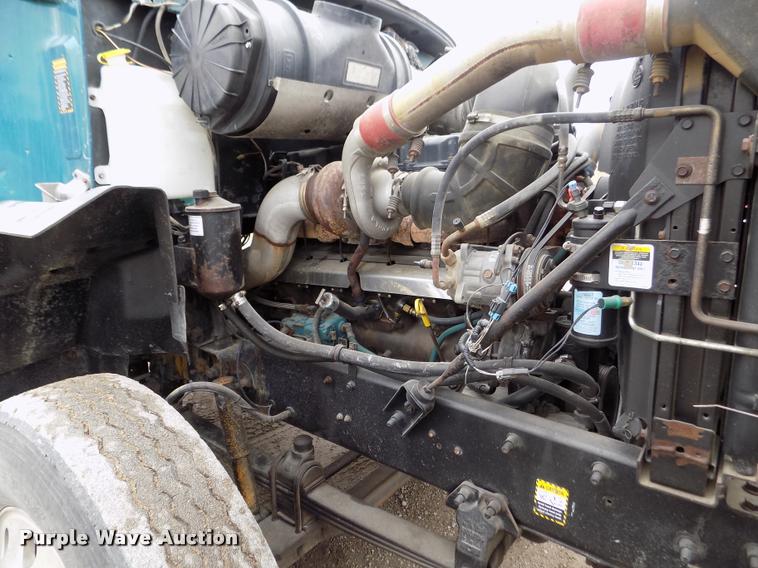 image for item DA0685 2002 Mack CH613 semi truck