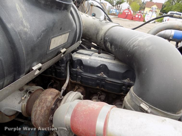 image for item DA0685 2002 Mack CH613 semi truck