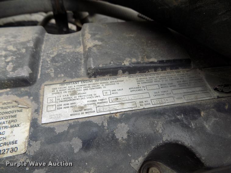 image for item DA0685 2002 Mack CH613 semi truck