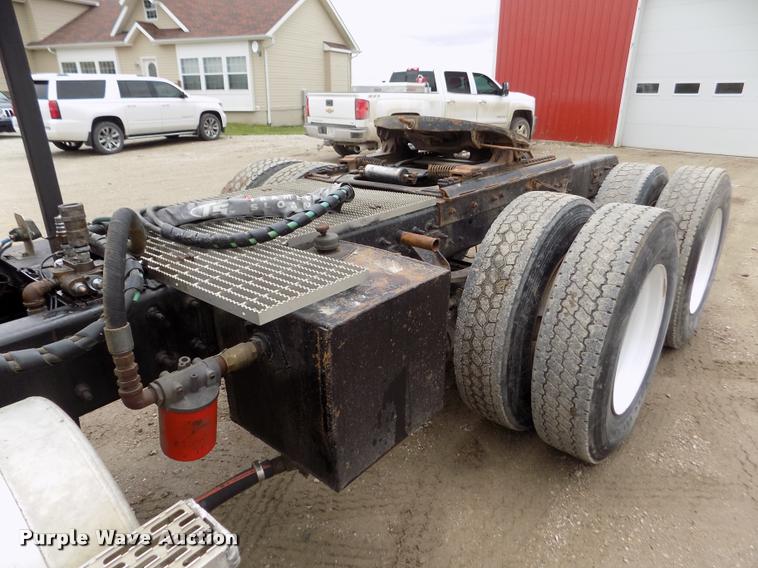 image for item DA0685 2002 Mack CH613 semi truck