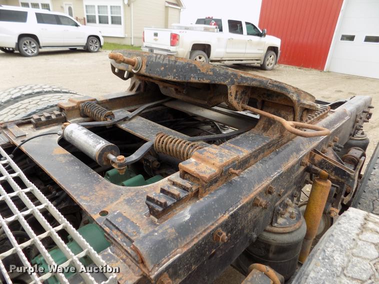 image for item DA0685 2002 Mack CH613 semi truck