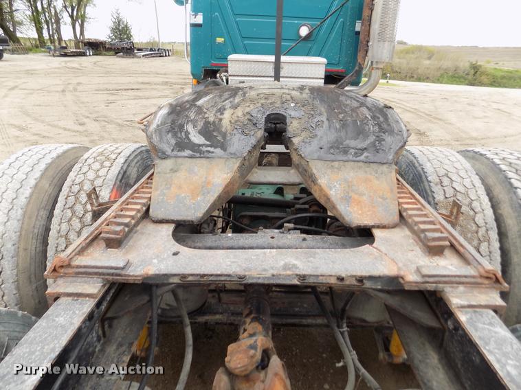 image for item DA0685 2002 Mack CH613 semi truck