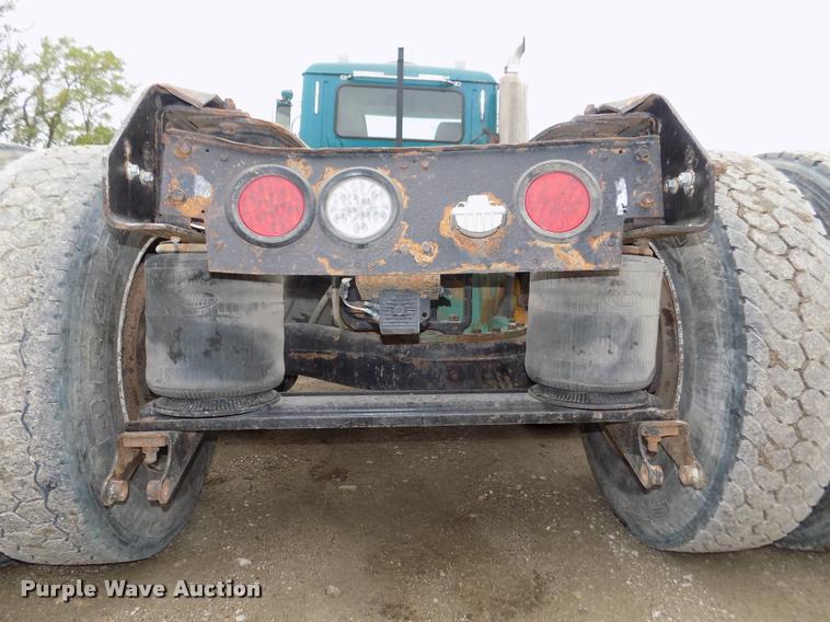 image for item DA0685 2002 Mack CH613 semi truck