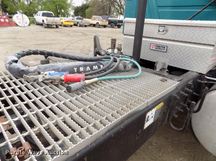 image for item DA0685 2002 Mack CH613 semi truck