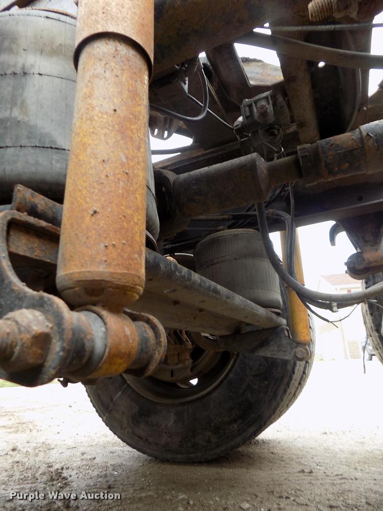 image for item DA0685 2002 Mack CH613 semi truck