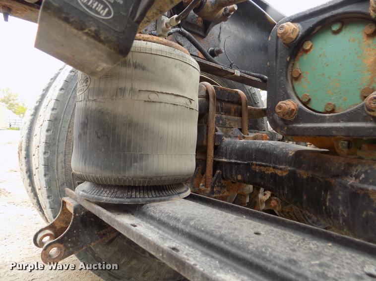 image for item DA0685 2002 Mack CH613 semi truck