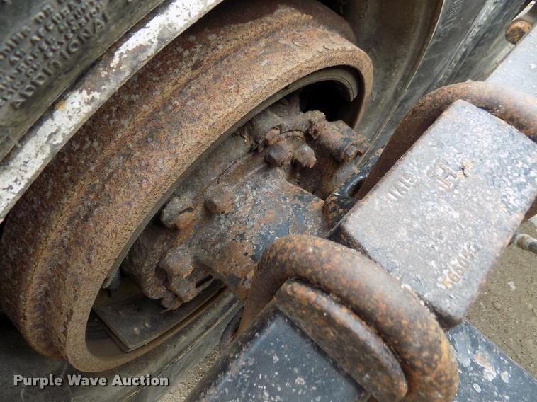 image for item DA0685 2002 Mack CH613 semi truck