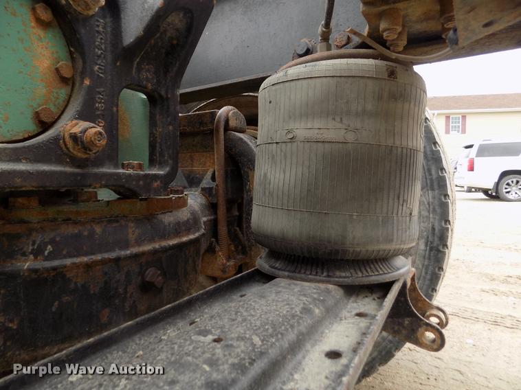 image for item DA0685 2002 Mack CH613 semi truck