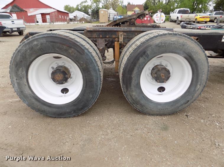 image for item DA0685 2002 Mack CH613 semi truck