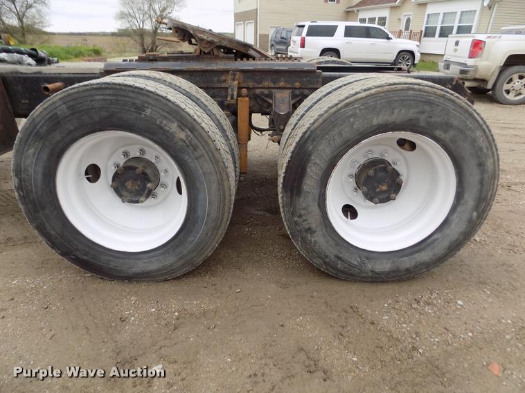 image for item DA0685 2002 Mack CH613 semi truck