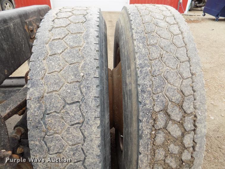 image for item DA0685 2002 Mack CH613 semi truck