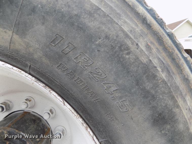 image for item DA0685 2002 Mack CH613 semi truck