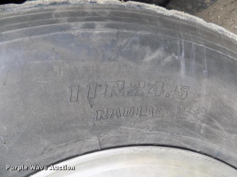 image for item DA0685 2002 Mack CH613 semi truck