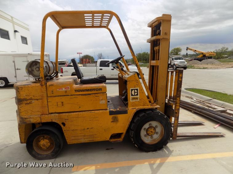 image for item DA0693 Caterpillar V60B forklift