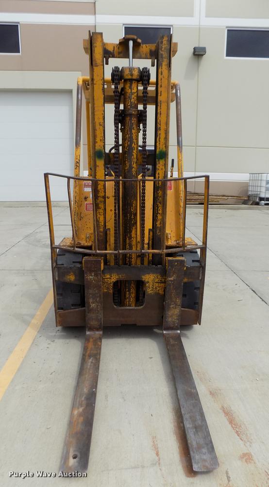 image for item DA0693 Caterpillar V60B forklift