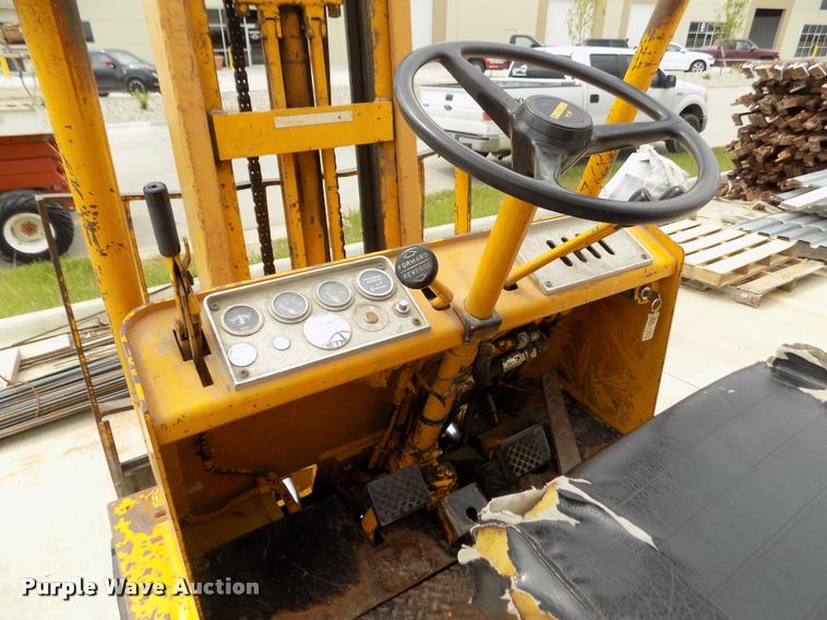 image for item DA0693 Caterpillar V60B forklift