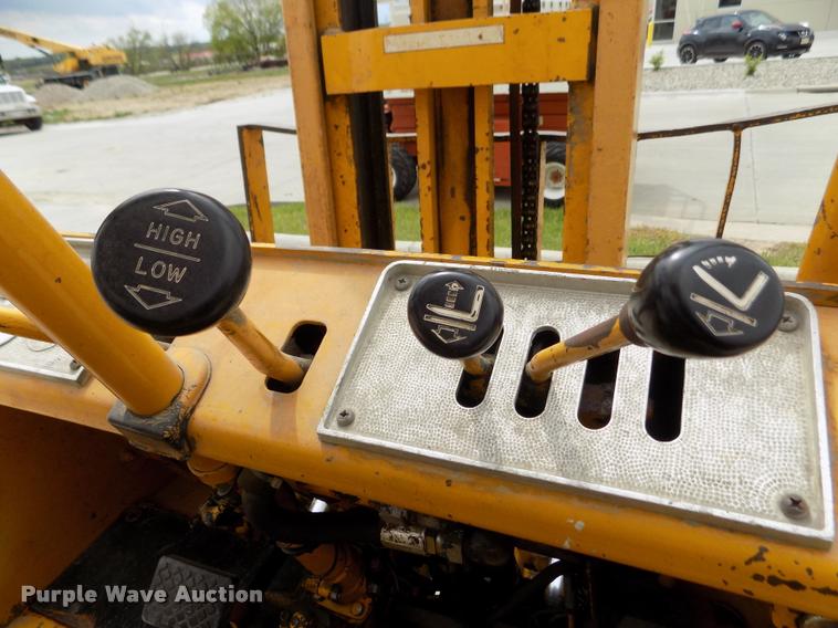 image for item DA0693 Caterpillar V60B forklift