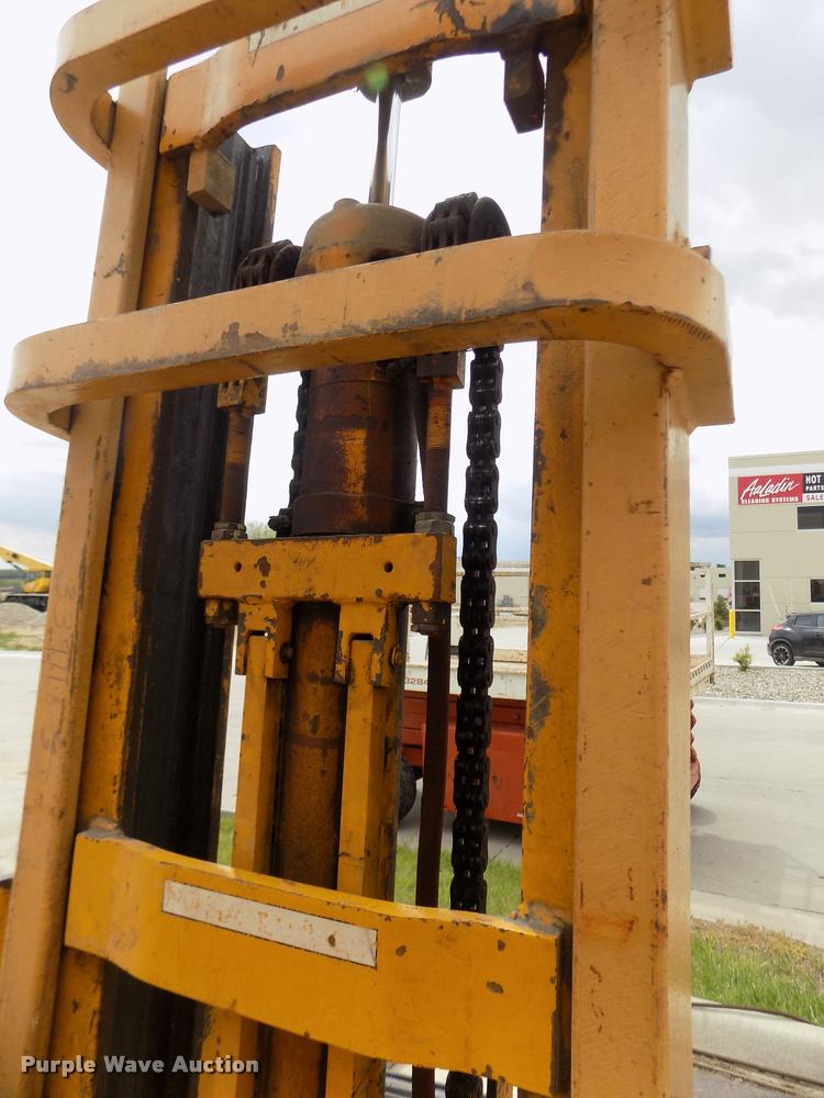 image for item DA0693 Caterpillar V60B forklift