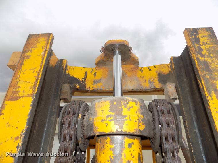 image for item DA0693 Caterpillar V60B forklift