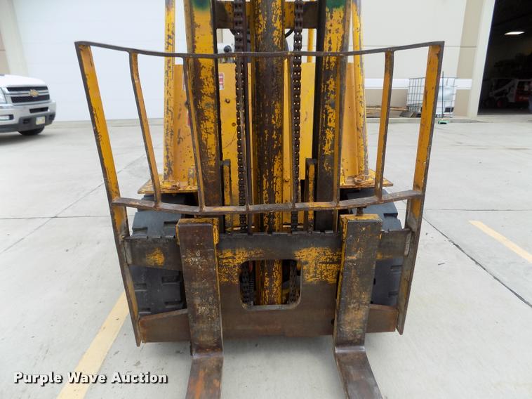 image for item DA0693 Caterpillar V60B forklift