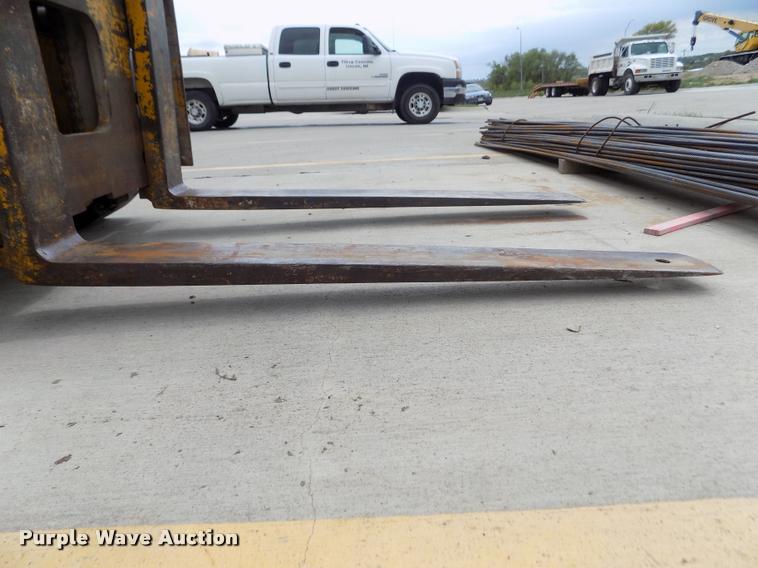 image for item DA0693 Caterpillar V60B forklift