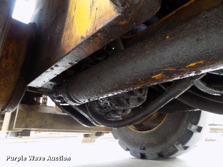 image for item DA0693 Caterpillar V60B forklift