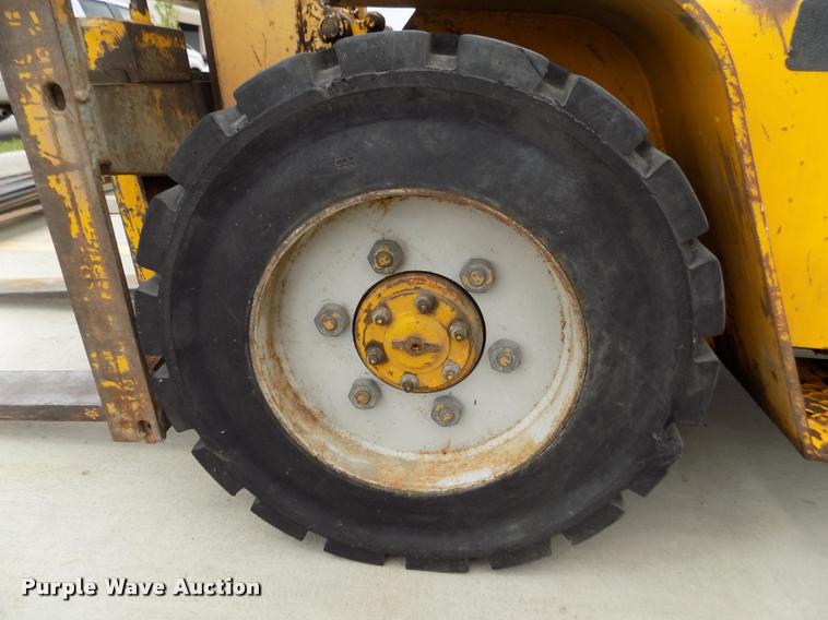 image for item DA0693 Caterpillar V60B forklift