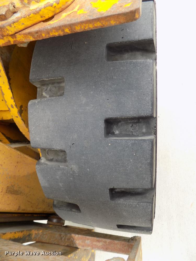 image for item DA0693 Caterpillar V60B forklift