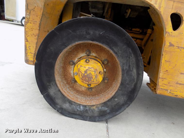 image for item DA0693 Caterpillar V60B forklift