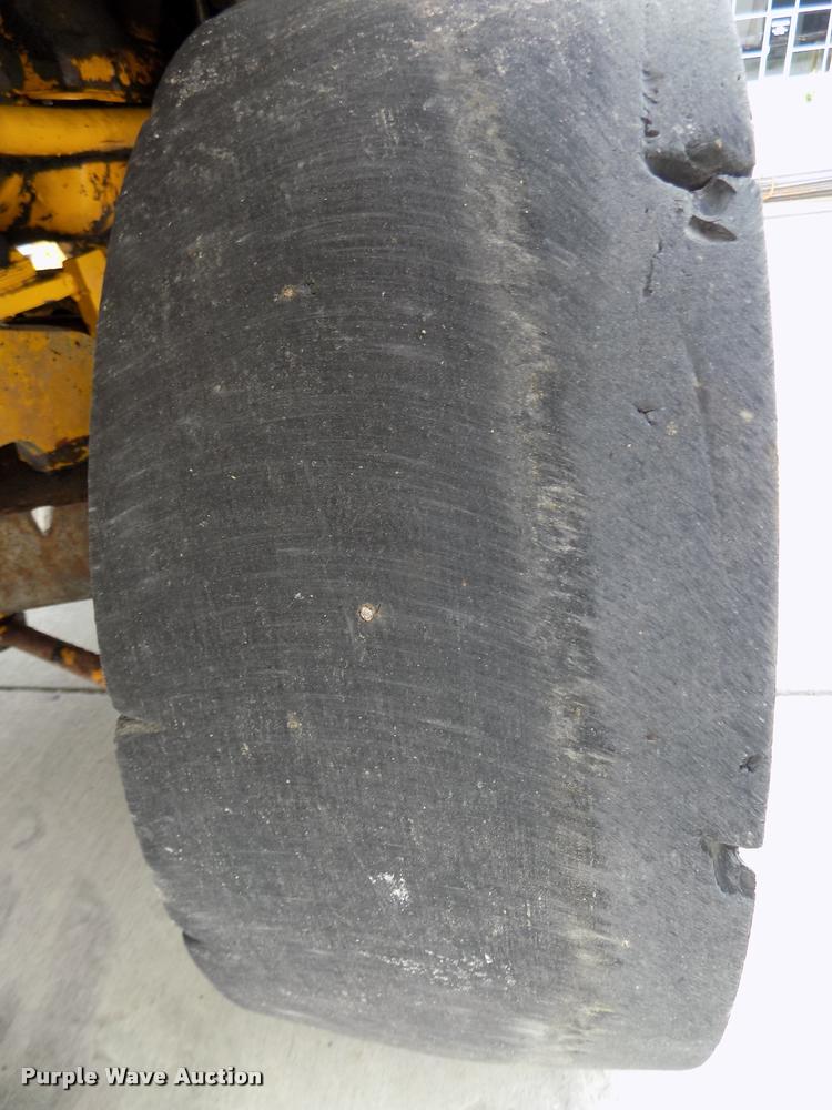 image for item DA0693 Caterpillar V60B forklift