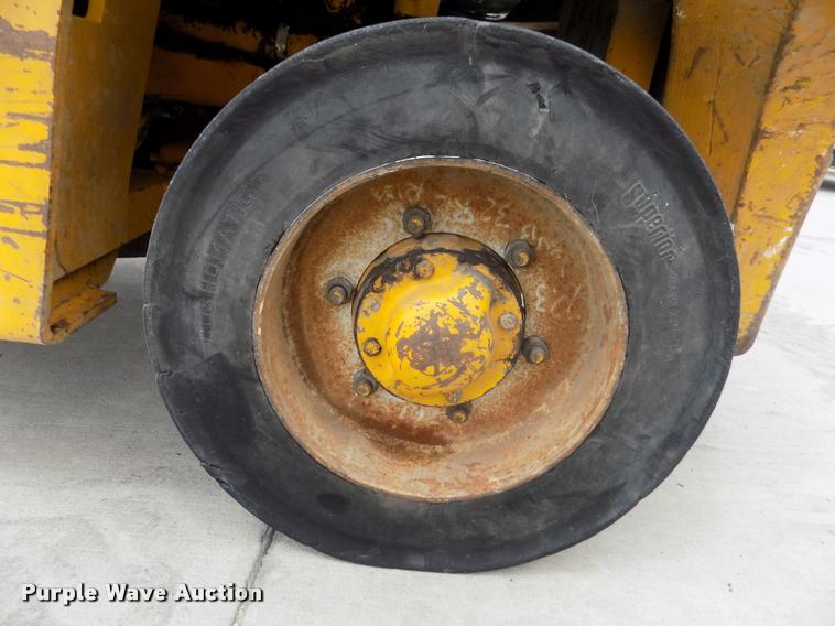 image for item DA0693 Caterpillar V60B forklift